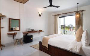 Ein Bett oder Betten in einem Zimmer der Unterkunft The Urban