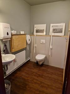 A bathroom at Tehúsið Hostel & Guesthouse