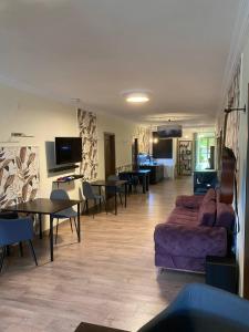 TV a/nebo společenská místnost v ubytování Mestia Residence