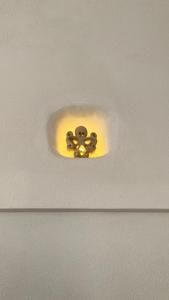 a light on the ceiling of a room at Bella Vista Grotta Ardito in Polignano a Mare