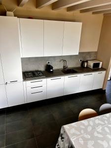 Η κουζίνα ή μικρή κουζίνα στο Appartamenti Picedo