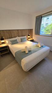 Postel nebo postele na pokoji v ubytování Hostal Rambla 24 by Holihome