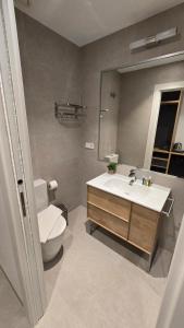 Koupelna v ubytování Hostal Rambla 24 by Holihome