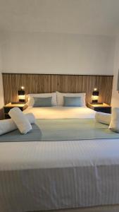Postel nebo postele na pokoji v ubytování Hostal Rambla 24 by Holihome