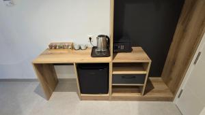Kuchyň nebo kuchyňský kout v ubytování Hostal Rambla 24 by Holihome