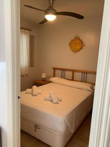 Posteľ alebo postele v izbe v ubytovaní SERVICE APART LAZARO - Aguamarina 1 dormitorio