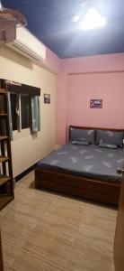 a bedroom with a bed in a room at 蘭嶼月台民宿 in Lanyu