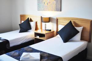Postel nebo postele na pokoji v ubytování Meadowbrook Hotel Brisbane