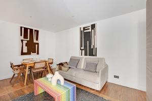 Pure Gem in the Heart of Saint Germain - 2CH-6P