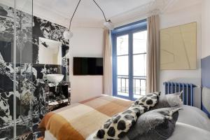 Pure Gem in the Heart of Saint Germain - 2CH-6P