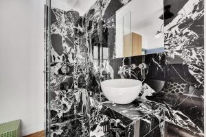 Pure Gem in the Heart of Saint Germain - 2CH-6P