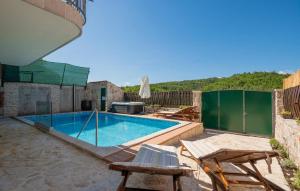 Φωτογραφία από το άλμπουμ του Three-Bedroom Holiday Home In Sumet σε Šumet