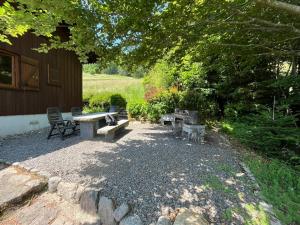 Zahrada ubytování Chalet entier, vue panoramique, ruisseau et sauna.
