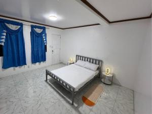 Ένα ή περισσότερα κρεβάτια σε δωμάτιο στο Marville Home, Baguio City