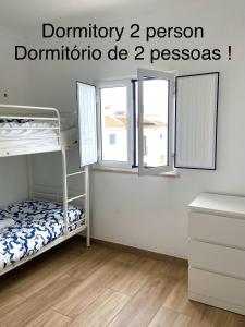 Ein Bett oder Betten in einem Zimmer der Unterkunft Pirata Milfontes Guest House