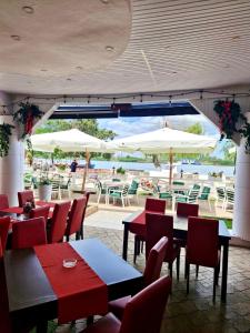a restaurant with tables and chairs and a beach at Casa Coral Sulina in Sulina