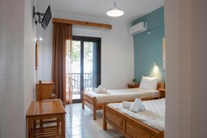 A bed or beds in a room at Manos Kritikakis Apartments