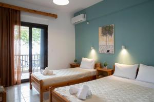 A bed or beds in a room at Manos Kritikakis Apartments