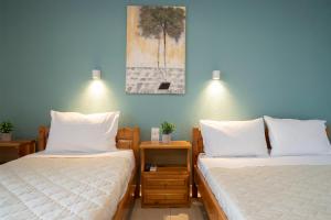 A bed or beds in a room at Manos Kritikakis Apartments