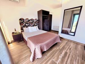 Postel nebo postele na pokoji v ubytování Sunrise Rooms