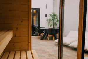 Khu vực ghế ngồi tại TheBridge29 boutique apartment