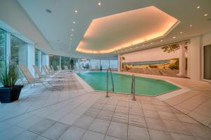 Bazén v ubytování Parkhotel Am Glienberg by NP nebo v jeho okolí