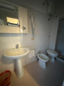 Bilik mandi di Albergo Godenizzo