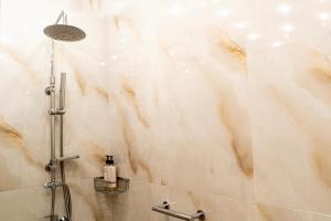 Um banheiro em Lithoessa Luxury Apartments