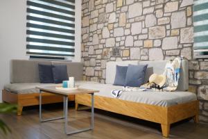 Uma área de estar em Lithoessa Luxury Apartments
