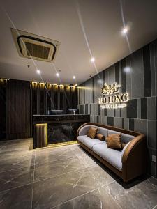 a living room with a couch and a sign on the wall at Hải Long Hotel 1 in Vung Tau