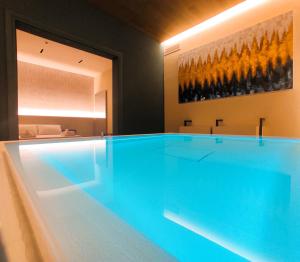 a swimming pool with blue water in a room at SAVANTO in Termoli