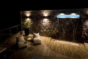 Uma área de estar em Lithoessa Luxury Apartments