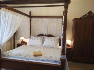 a bedroom with a canopy bed with two lamps at Apartmány Šitavanc in Příbor