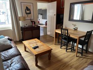 Kuchyň nebo kuchyňský kout v ubytování Nifty two bed flat nere park and city