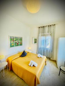 A bed or beds in a room at Minturnae Hotel