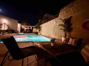 Afbeelding uit fotogalerij van Poolside Paradise Sea View Villa in Is-Swieqi