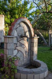 Сад в Makri Beach Villa