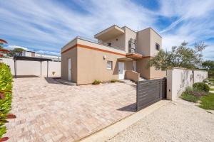 a house with a driveway in front of it at Villa Sunny Olive in Peroj