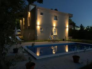 Bazén v ubytování Guesthouse P&A nebo v jeho okolí