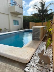 Bazén v ubytování Oneiro Suites with Sea View nebo v jeho okolí