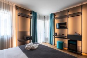 a hotel room with a bed and a tv at Levelup in Treviso