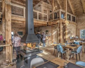 a room with a fireplace in a wooden building at Auberge Boréale de Charlevoix in Petit-Saguenay