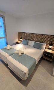 Postel nebo postele na pokoji v ubytování Hostal Rambla 24 by Holihome