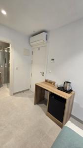 Kuchyň nebo kuchyňský kout v ubytování Hostal Rambla 24 by Holihome