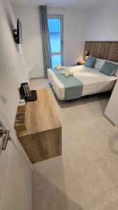 Postel nebo postele na pokoji v ubytování Hostal Rambla 24 by Holihome