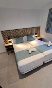 Postel nebo postele na pokoji v ubytování Hostal Rambla 24 by Holihome
