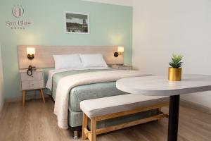 Postel nebo postele na pokoji v ubytování Hotel San Blas