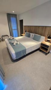Postel nebo postele na pokoji v ubytování Hostal Rambla 24 by Holihome