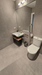 Koupelna v ubytování Hostal Rambla 24 by Holihome