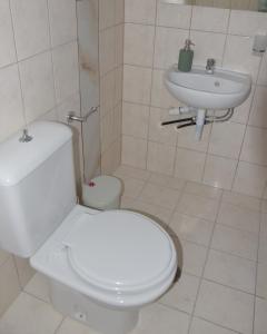 Koupelna v ubytování Gemini Apartment + 6 fotografií